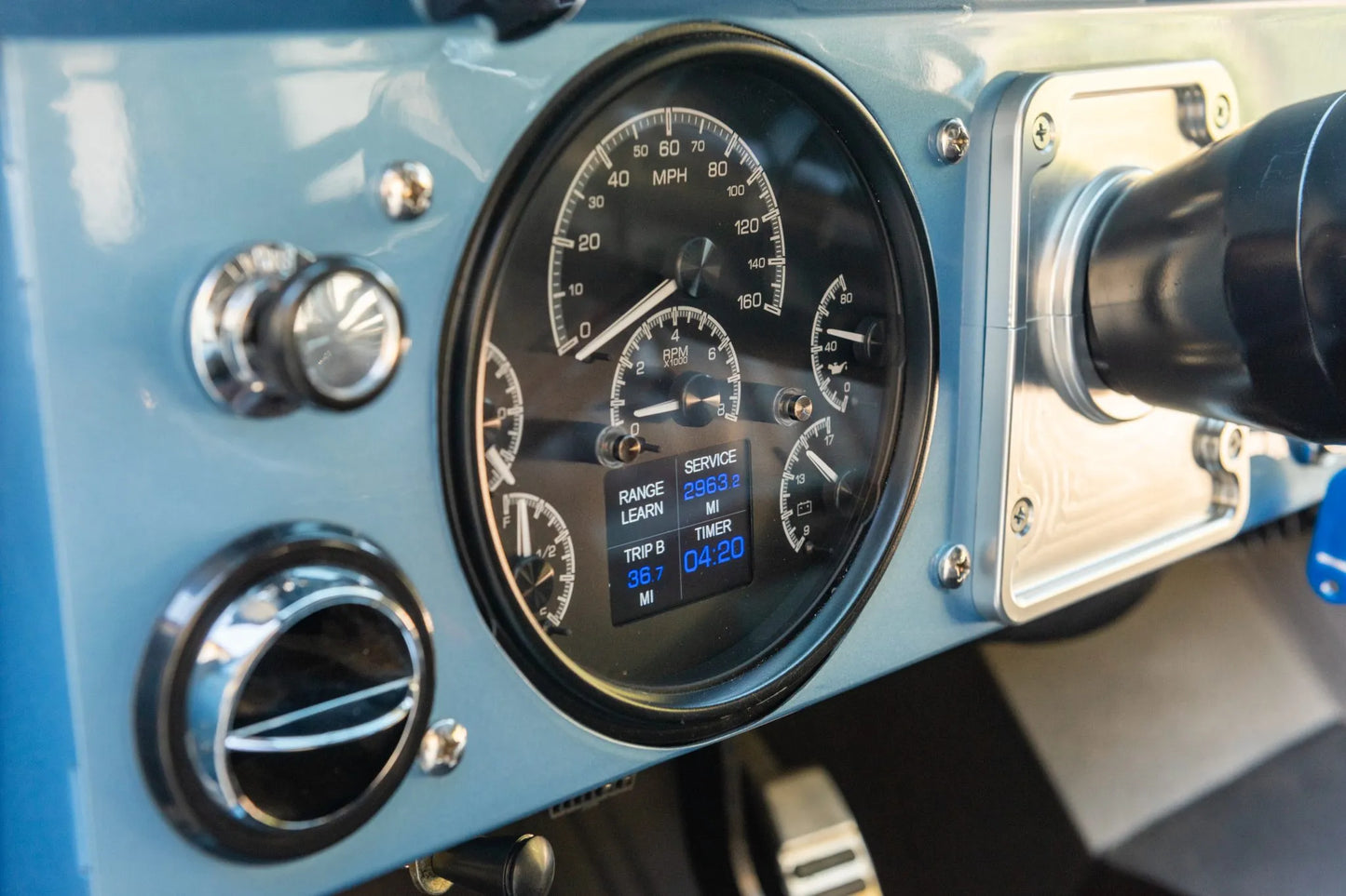 VHX 66-77 Ford Bronco Dakota Digital